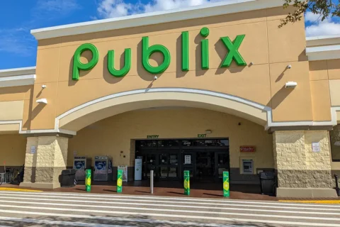 Exterior of a Publix grocery store
