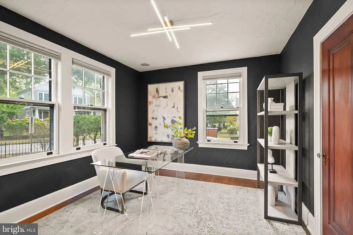 Flexible office or bedroom inside 1520 N Highland St. 