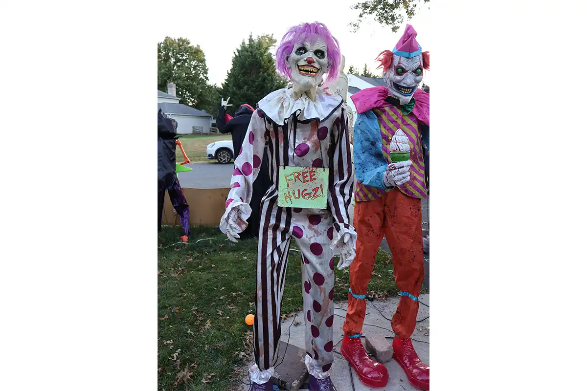 hugz the clown (11 Mucklehany ln)