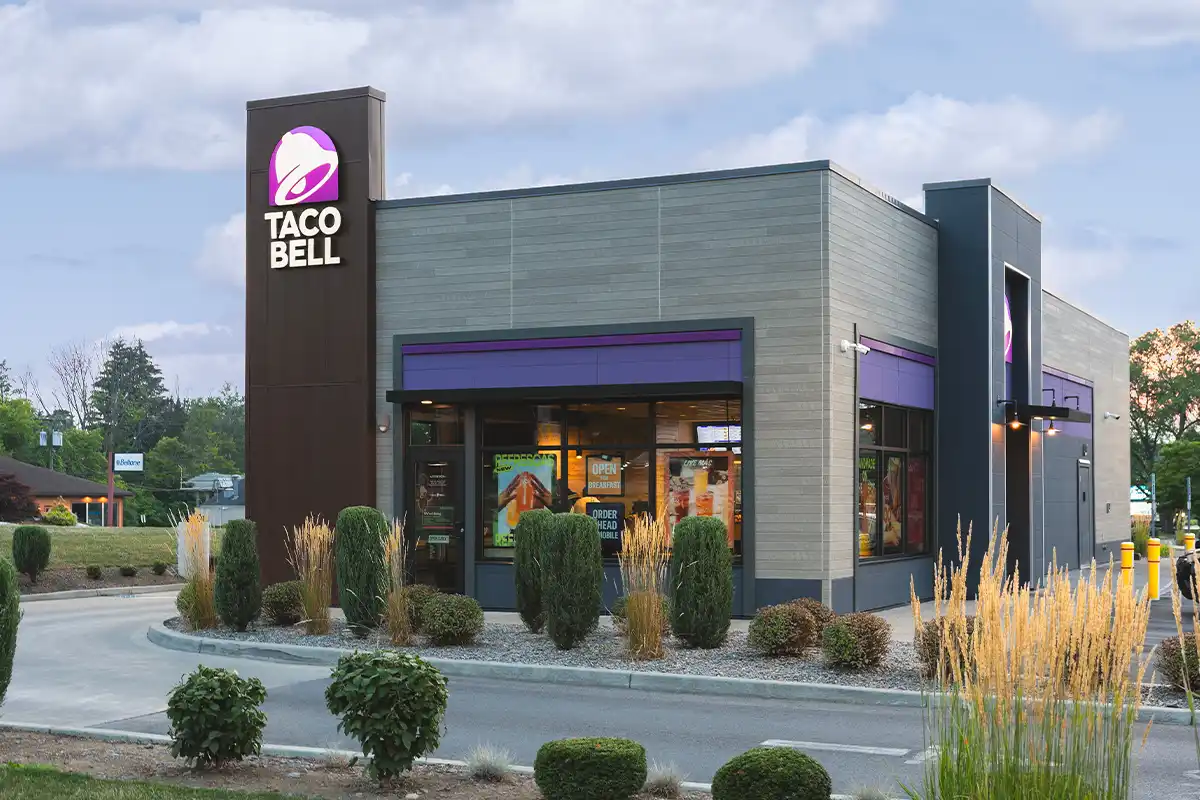 taco bell exterior (editorial only)