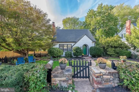 The charming exterior of 222 Locust St.