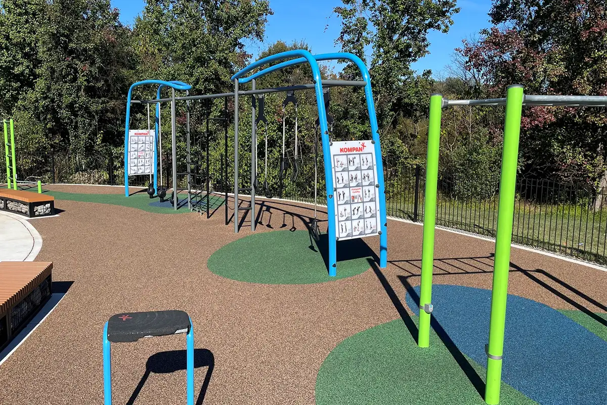 Outdoor fitness equipment at Bles Park