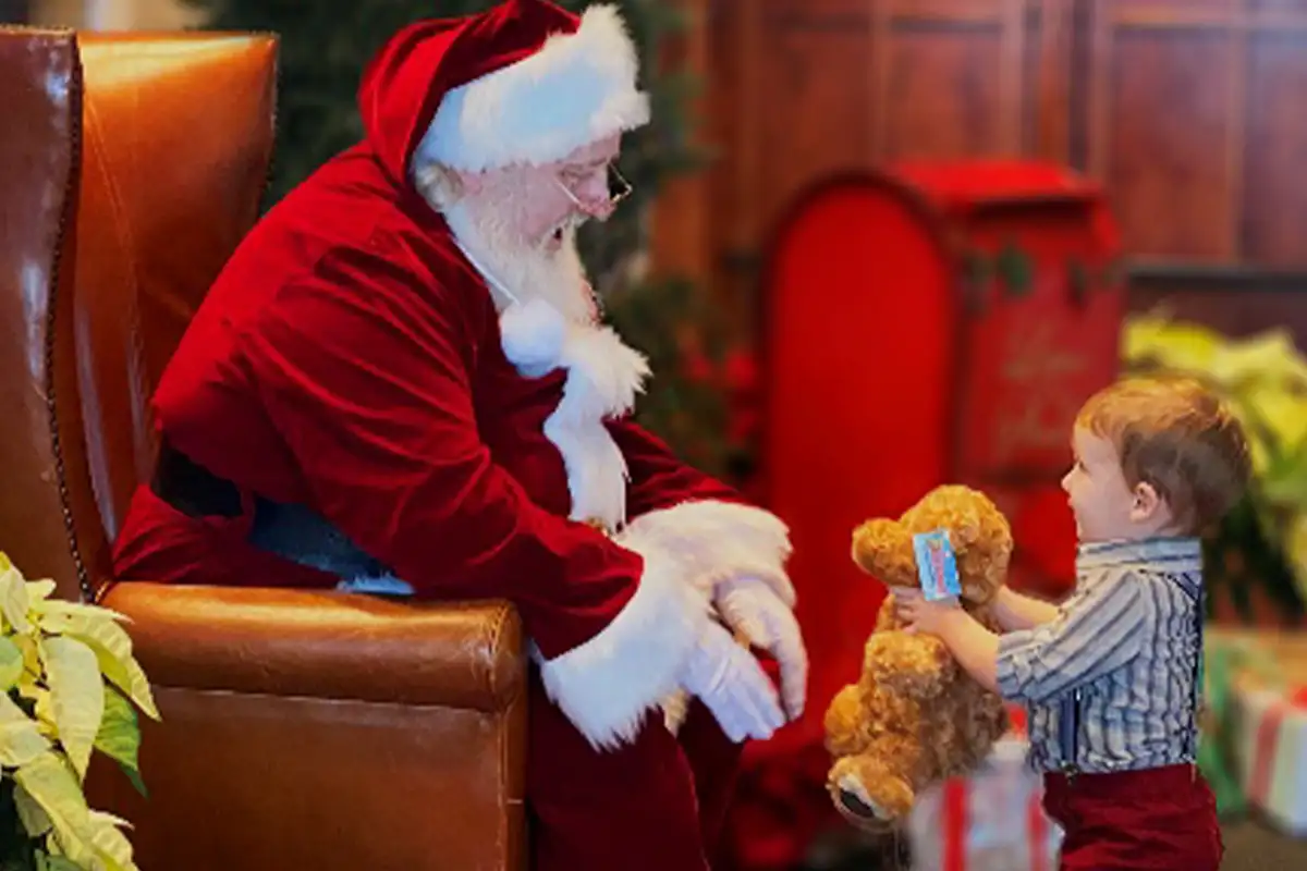 Santa and a little boy at Landsdowne Resort