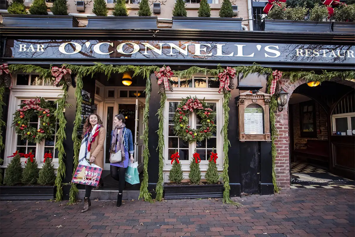 two women shopping an dining during the holidays at Old Town Alexandria