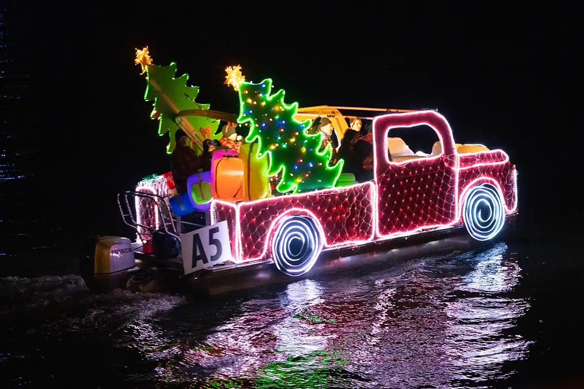Alexandria holiday boat parade of lights