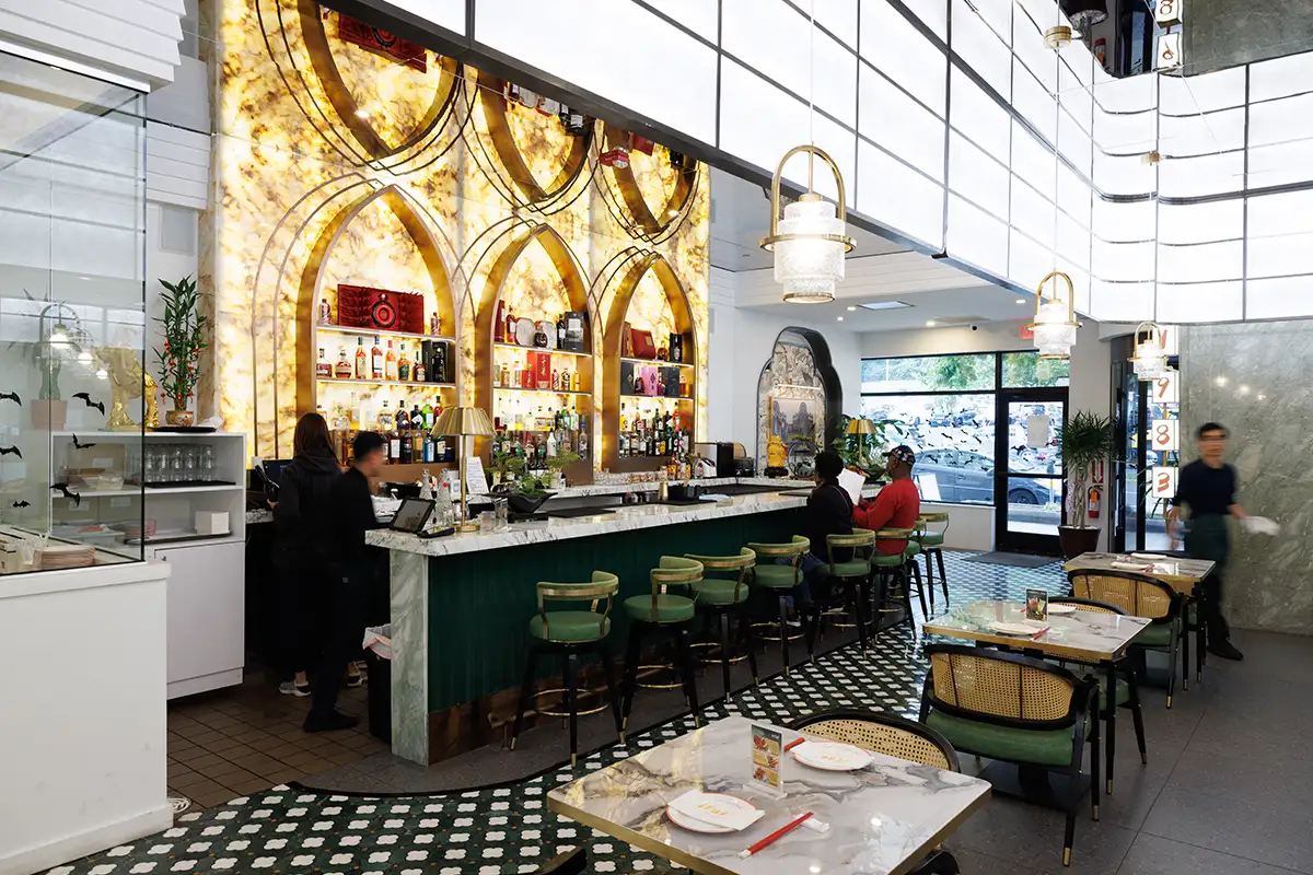 The bar at 1983 Chinese Cuisine