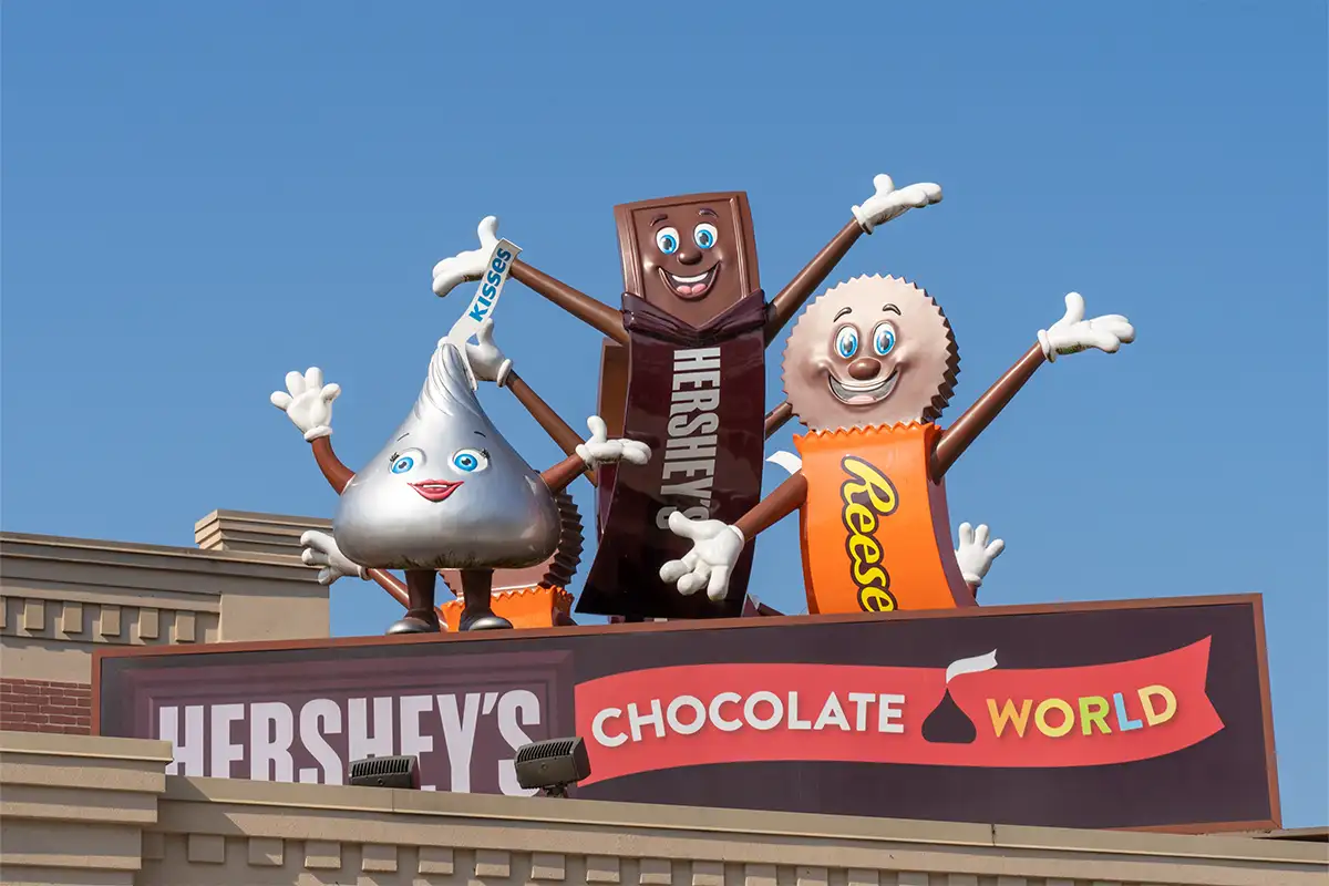 characters on the exterior of Hershey's Chocolate World