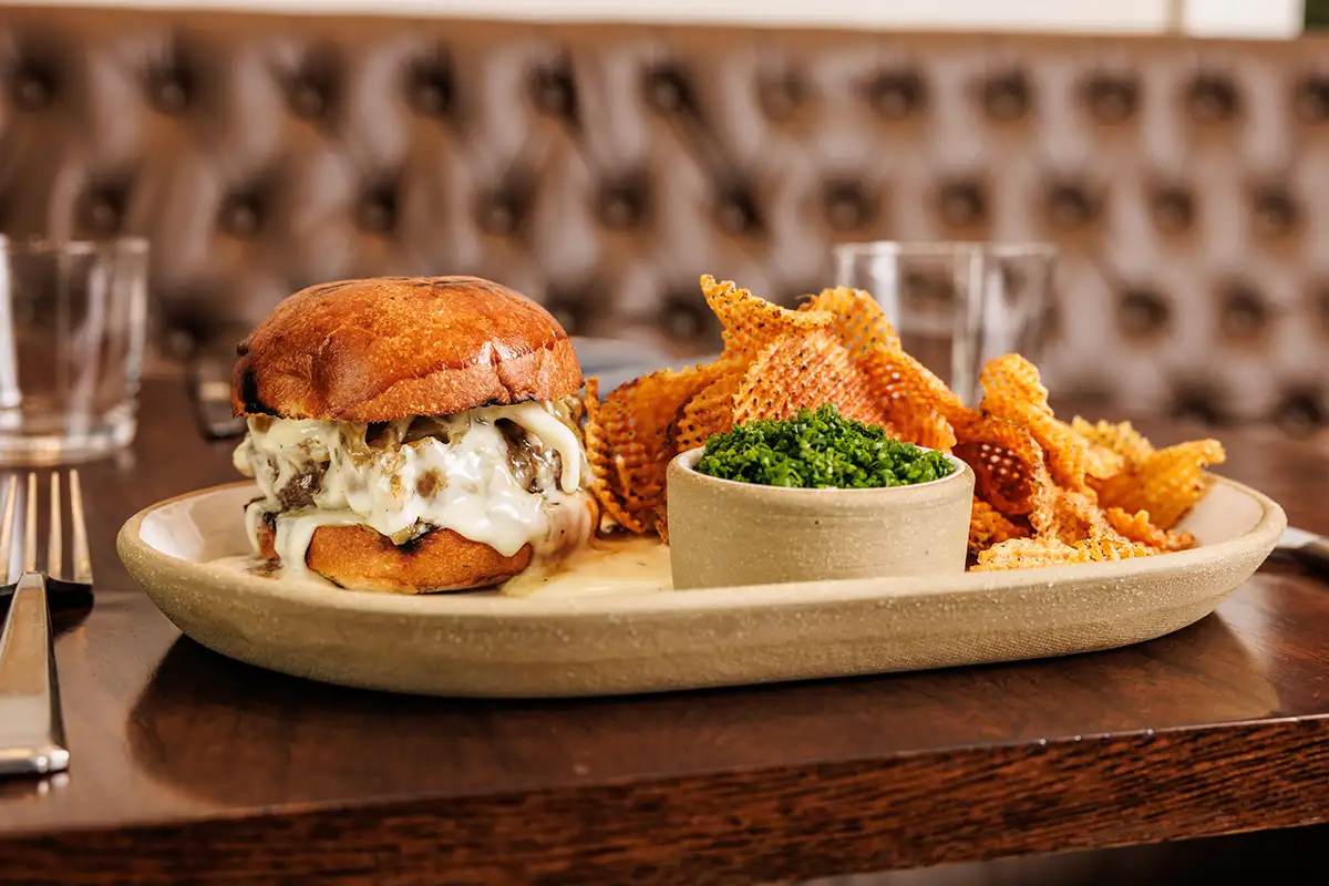 THe Hotel Burg(er) at the Huntōn