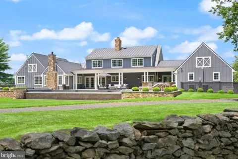 Grey house in Middleburg