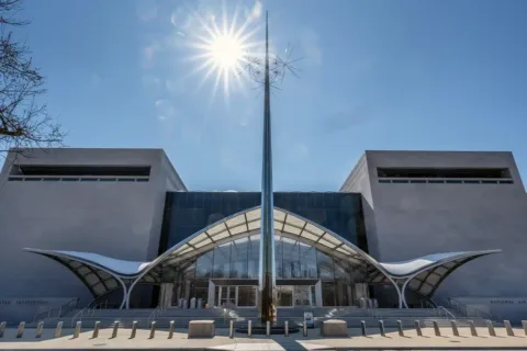 entrance of air and space museum in DC