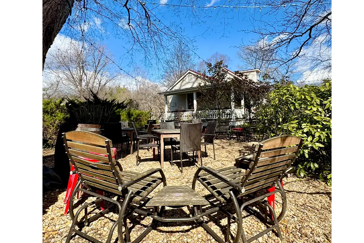 chairs and tables situated outside the Hopkins Ordinary B&B  in Sperryville