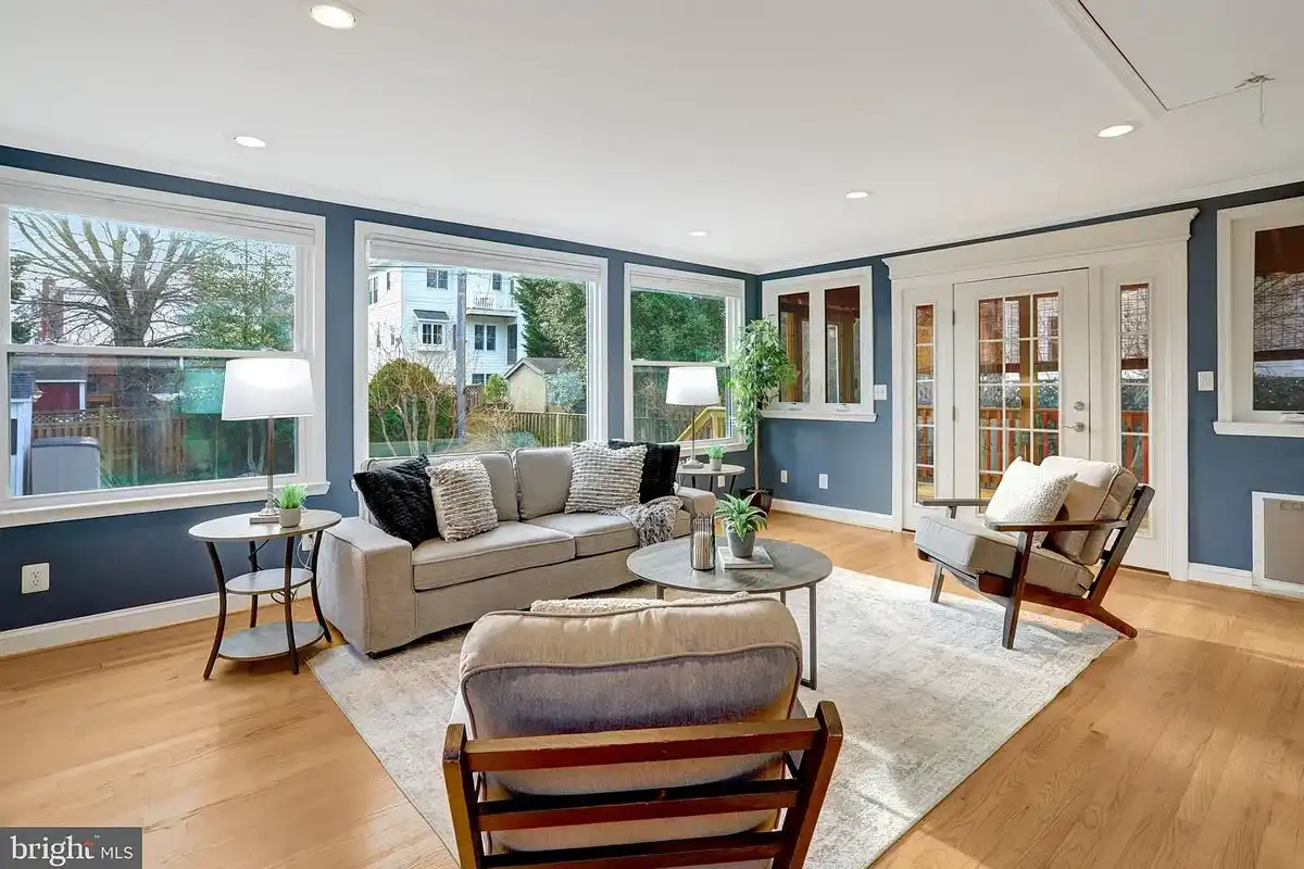 family room overlooking backyard
