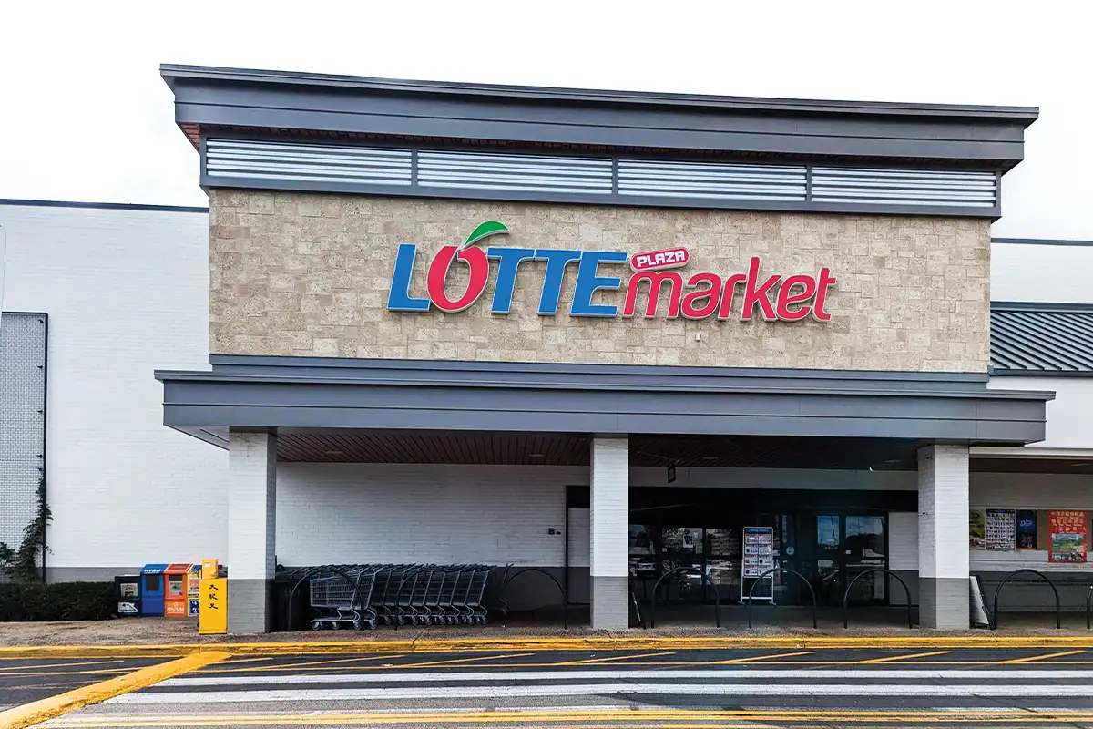 Exterior of Lotte Plaza Market