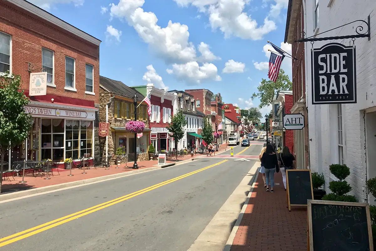 Street view Downtown Leesburg