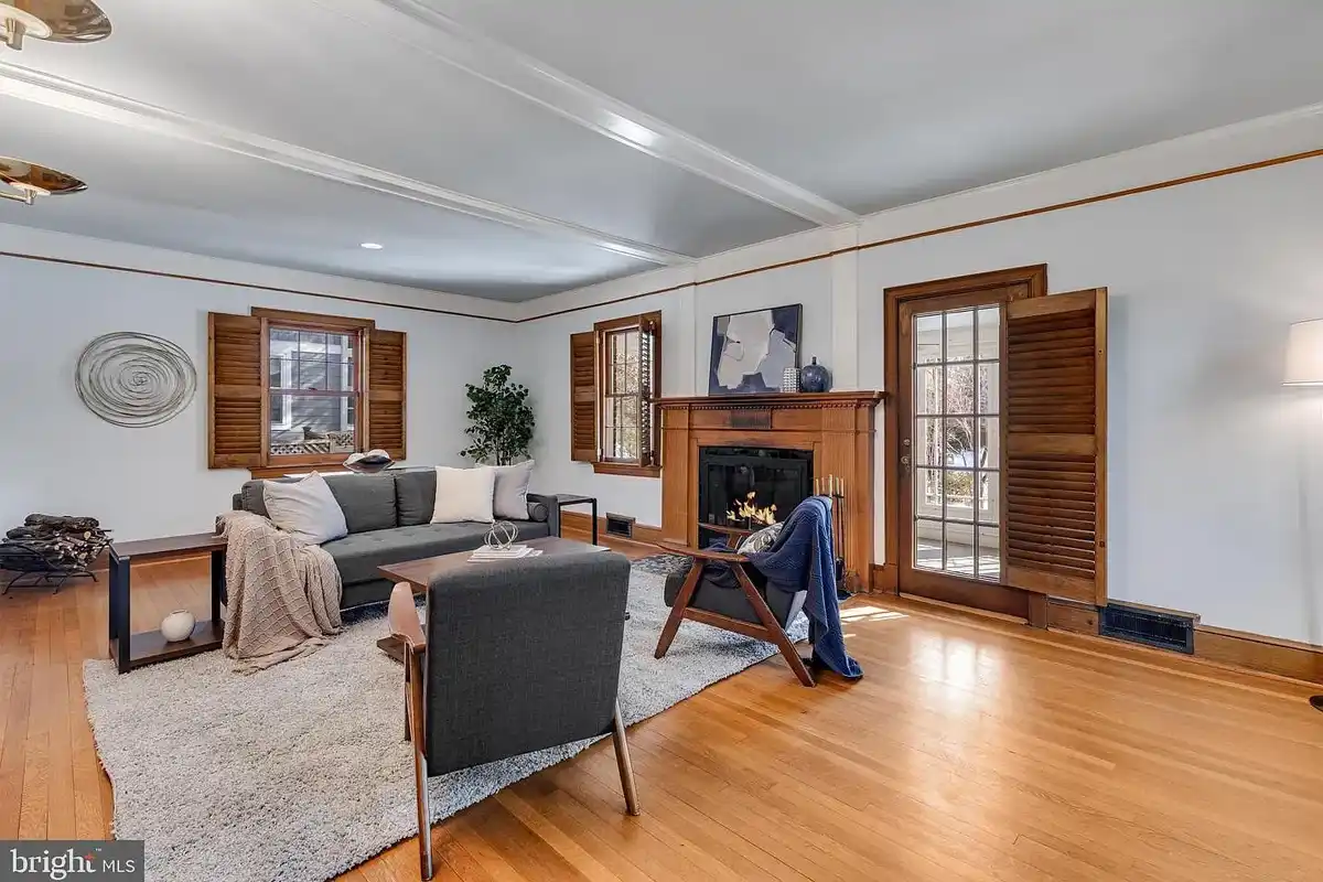 living room with wood-burning fireplace