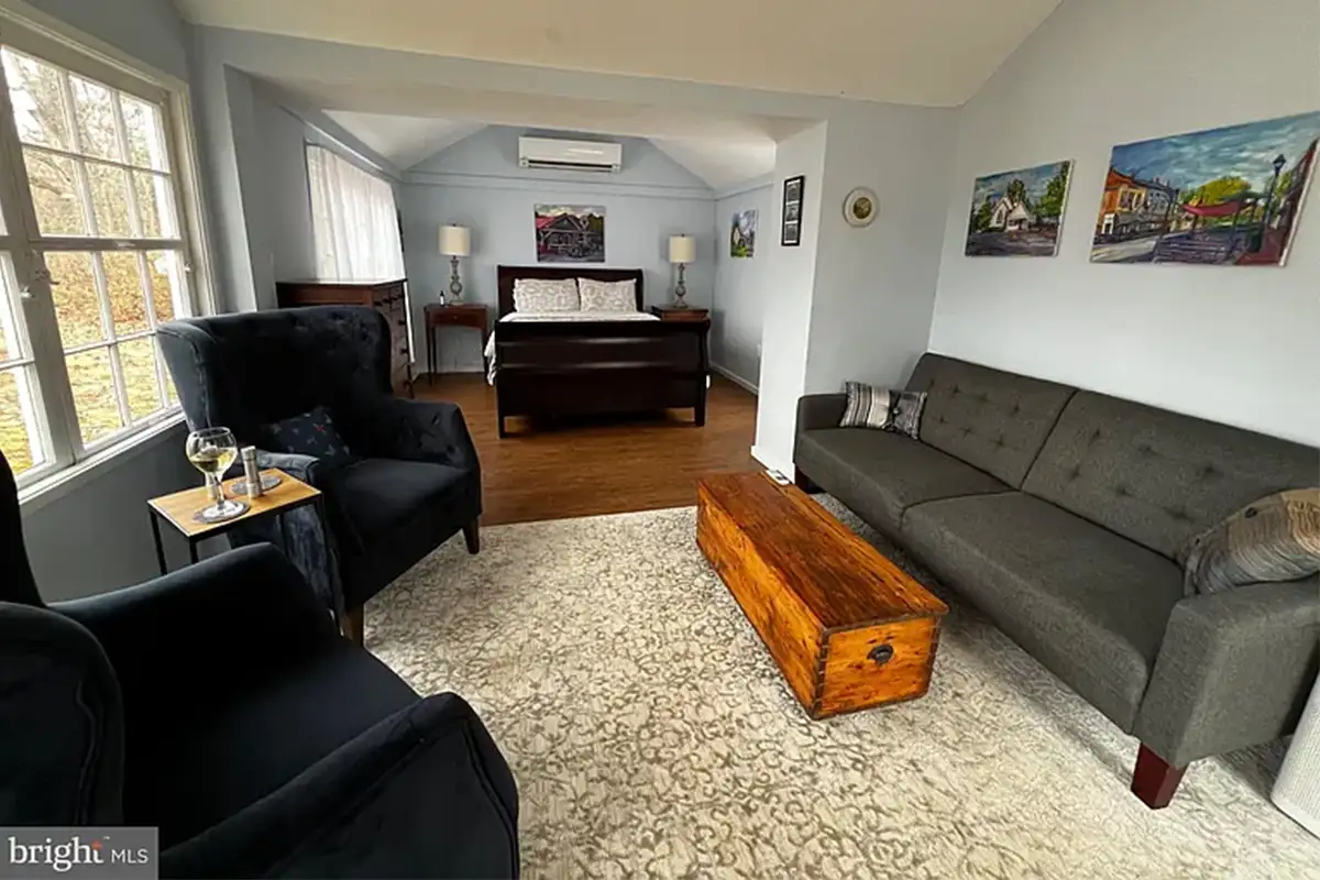 Cottage of 4559 Weston Rd