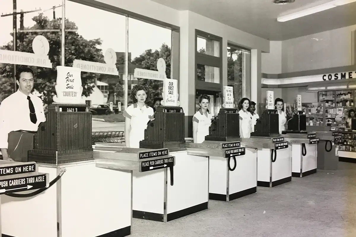Giant Food checkout workers in 1948