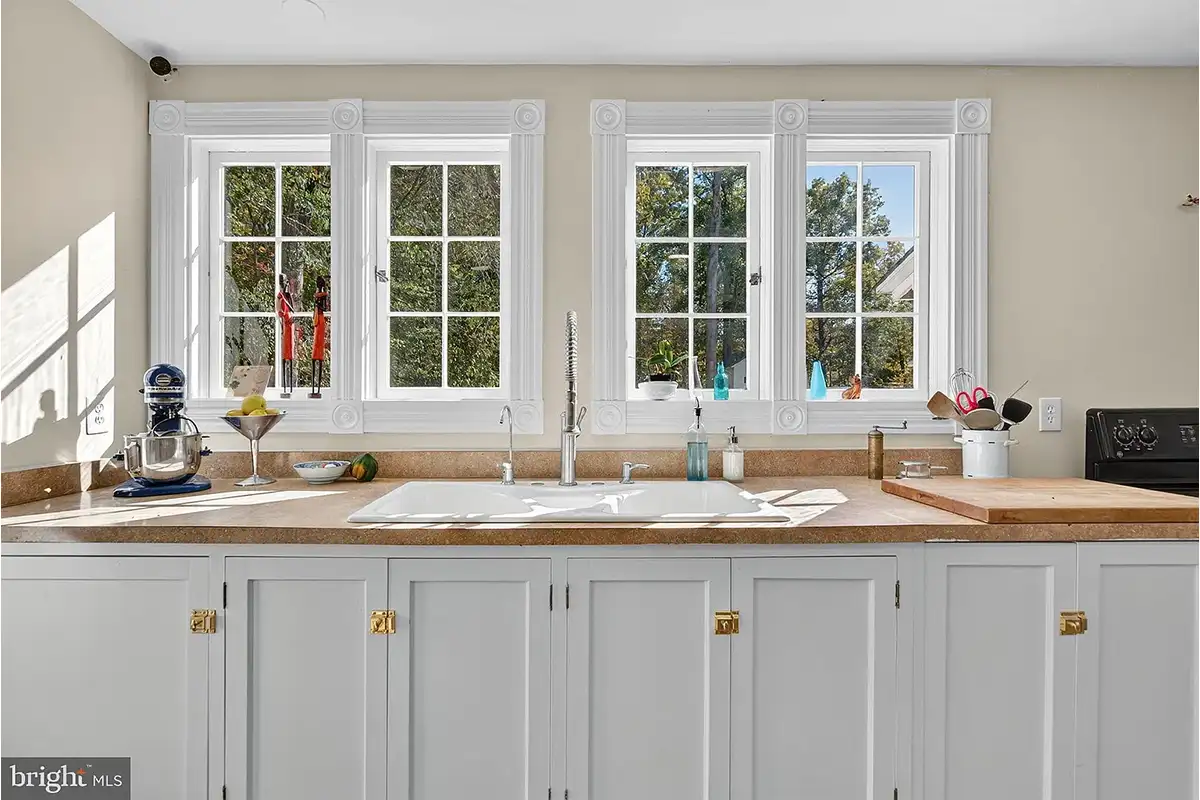 Kitchen of 4559 Weston Rd