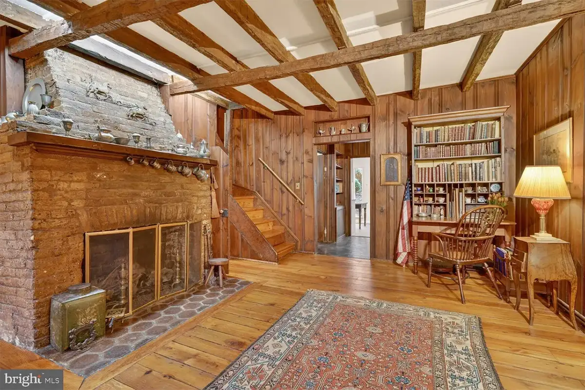 Living room of 1222 28th St NW