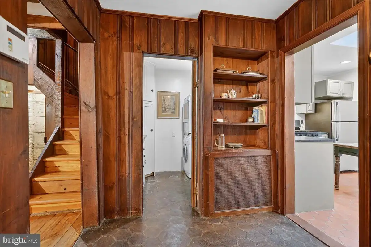 Hallway/nook and washer and dryer of 1222 28th St NW