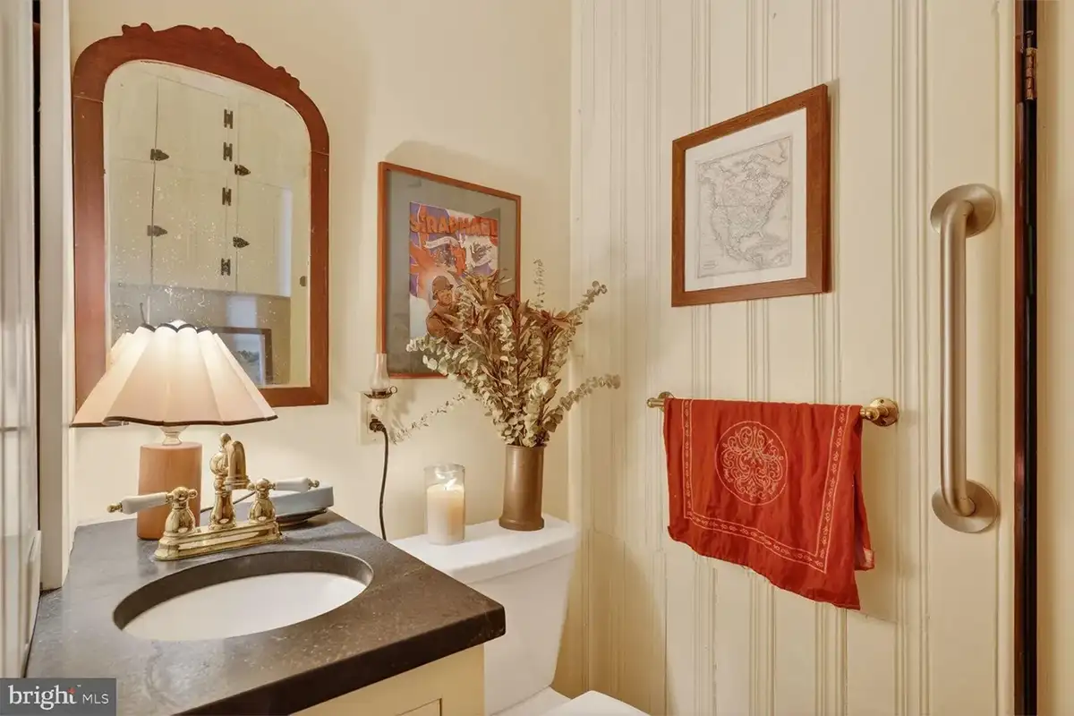 Powder room of 1222 28th St NW