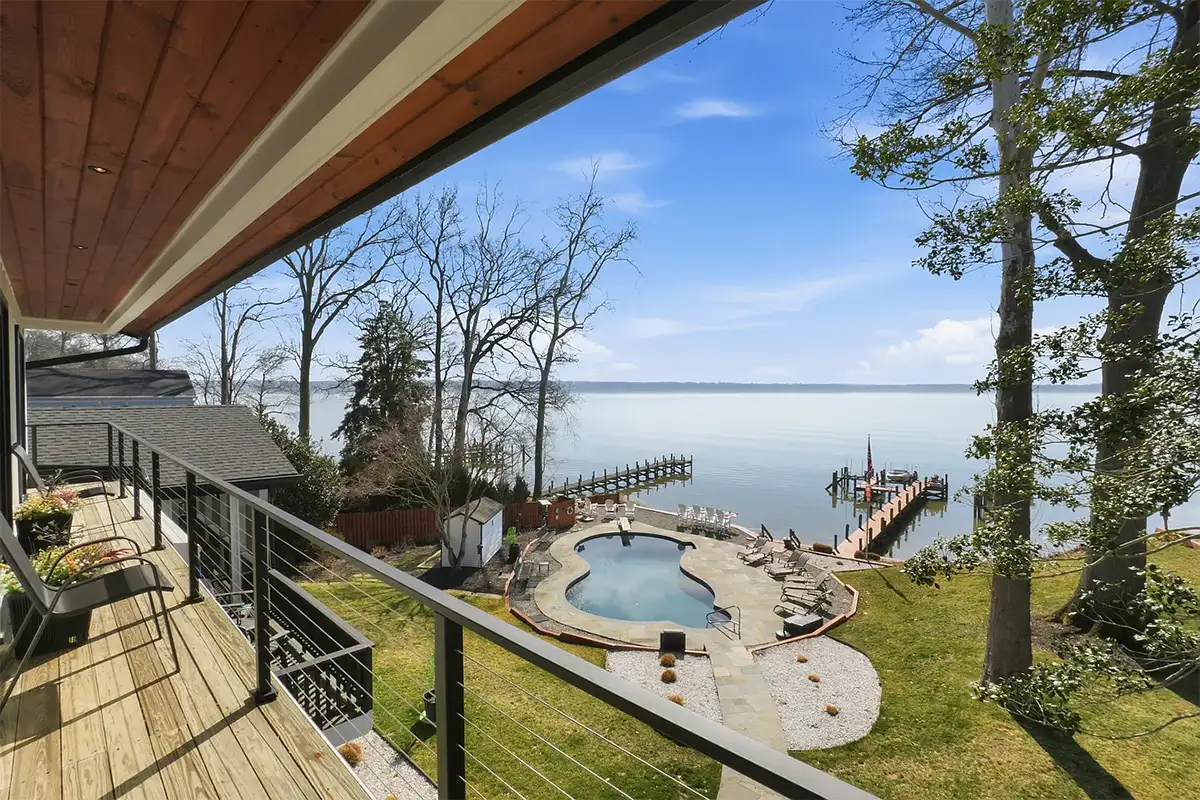 Backyard with pool and dock of 6057 River Dr