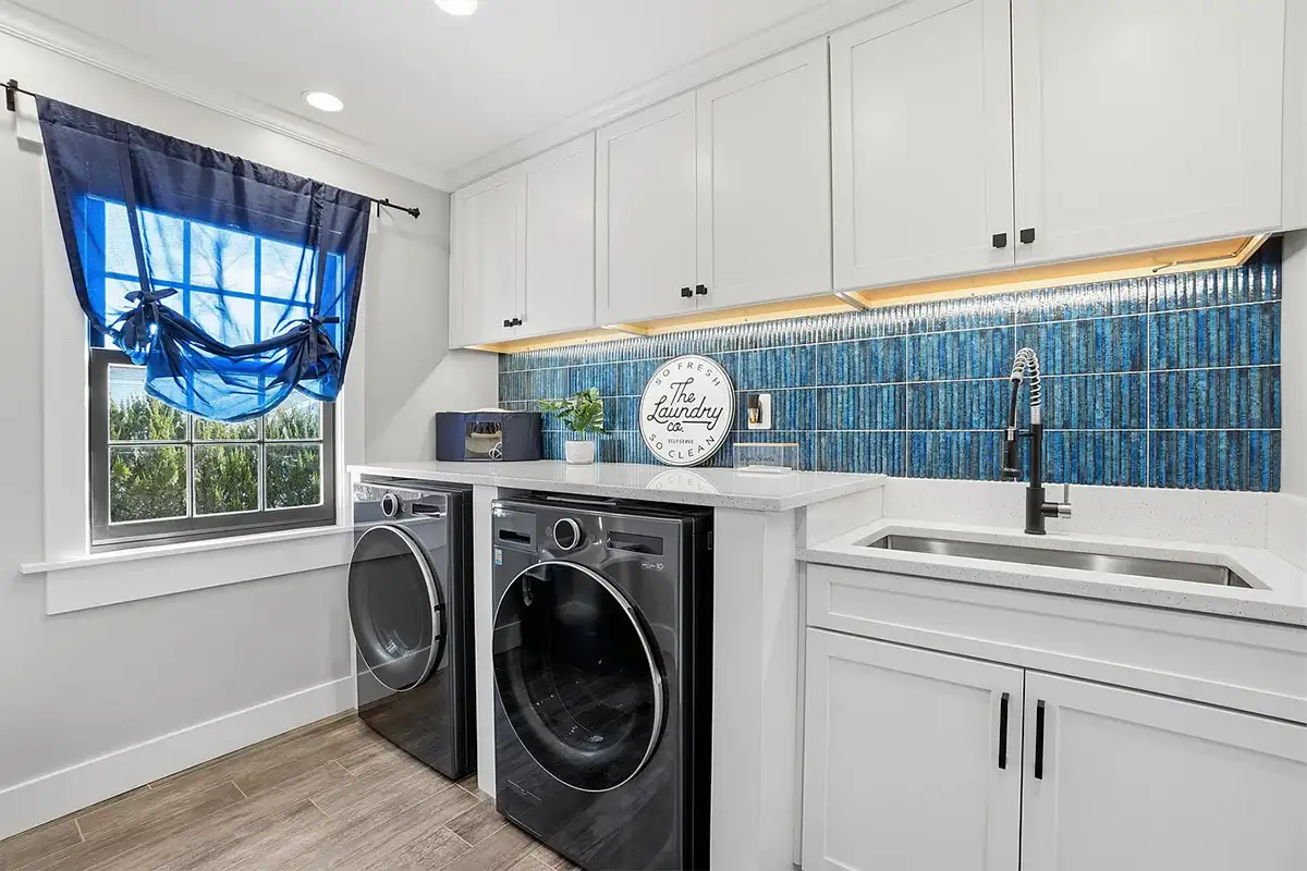 Laundry room of 6057 River Dr