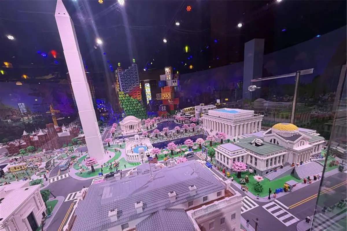 Lego diorama of cherry blossoms
