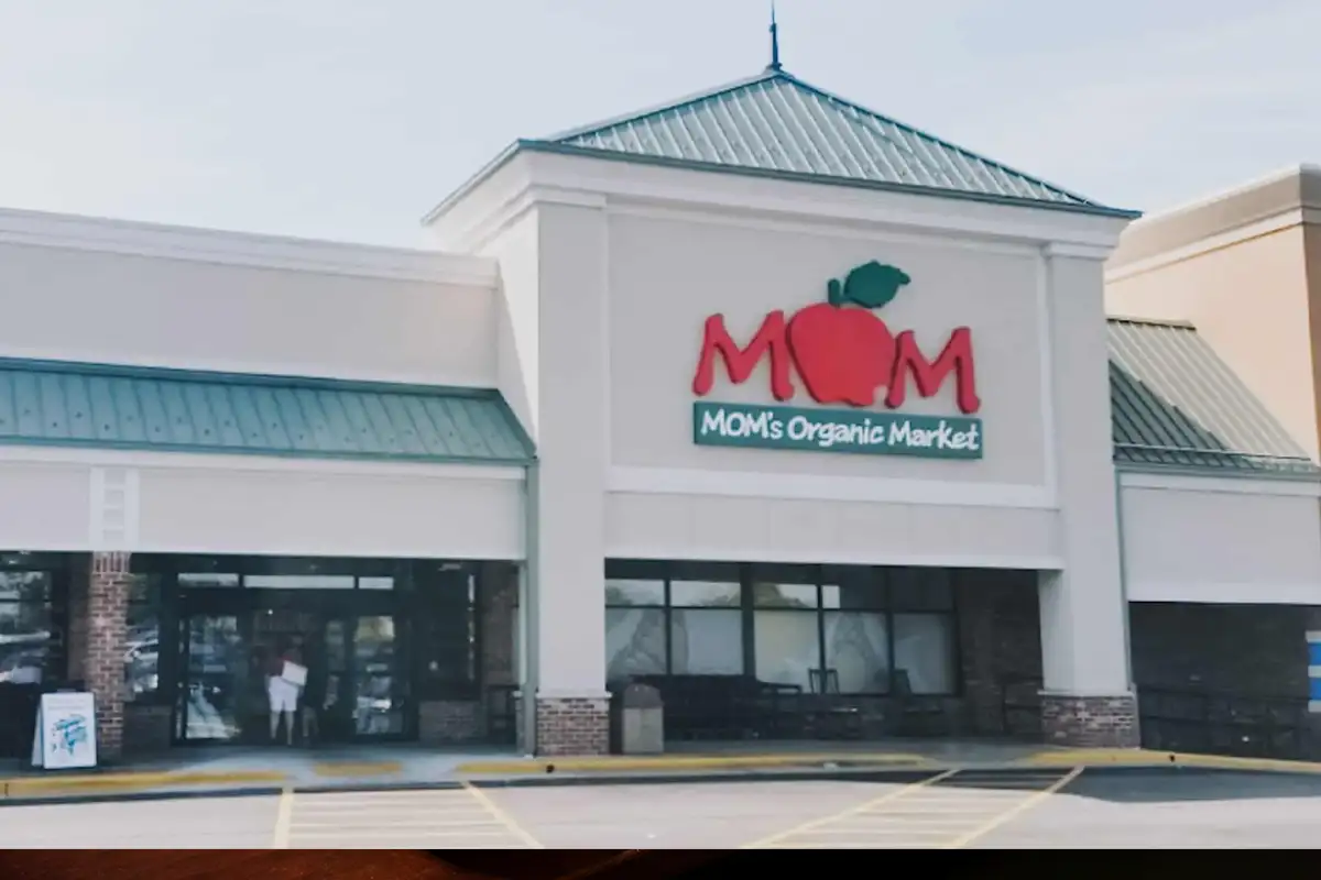 Moms Organic Market in Woodbridge
