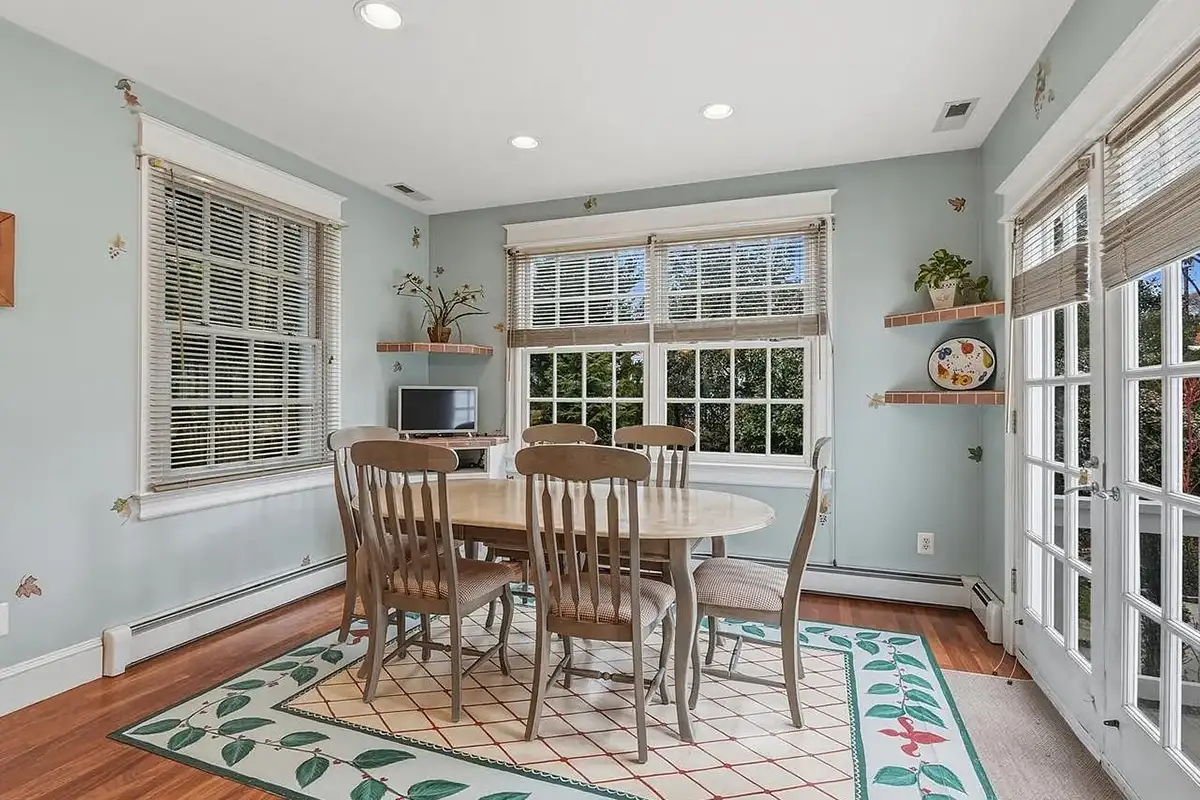 Casual dining area