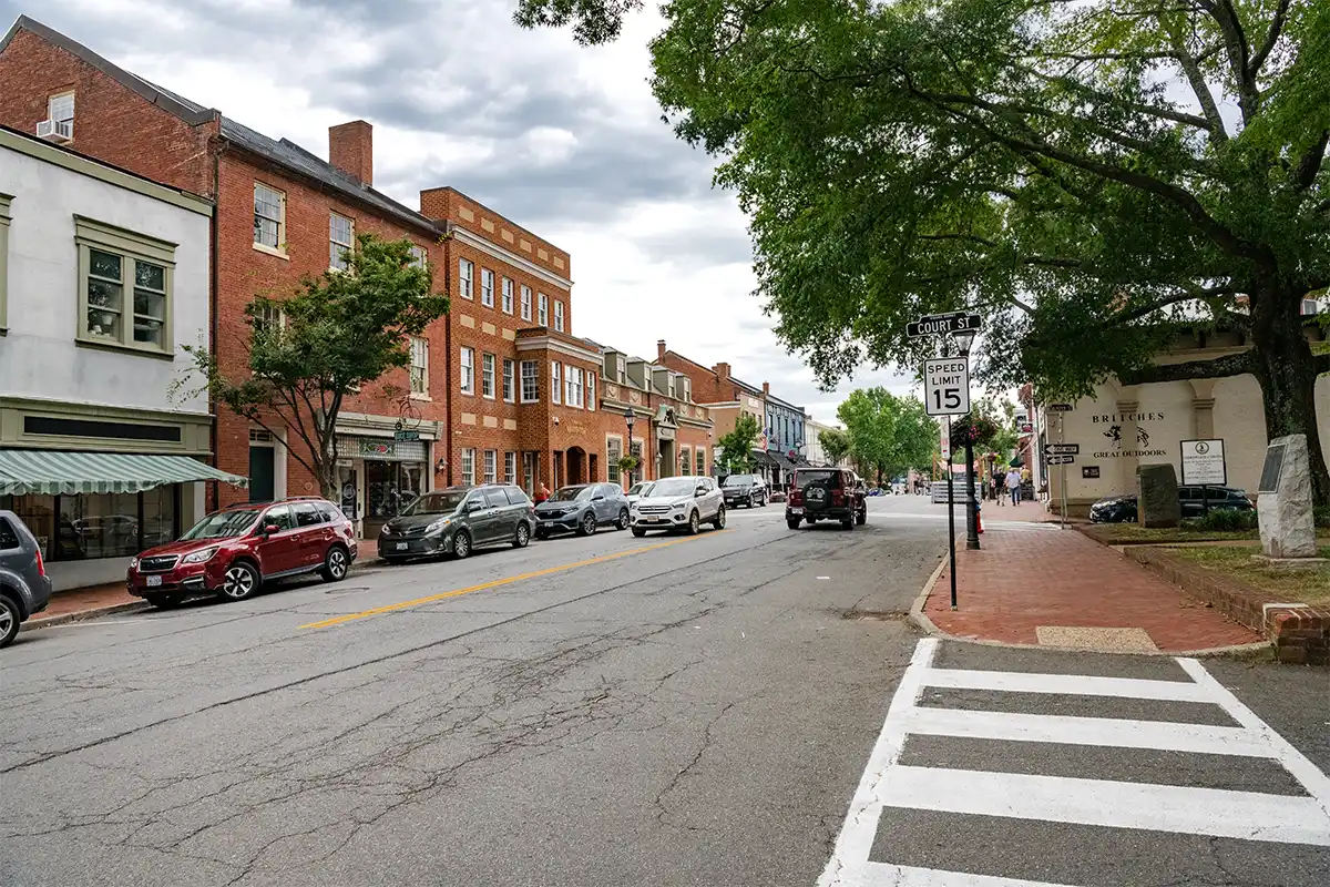 street in historic warrenton