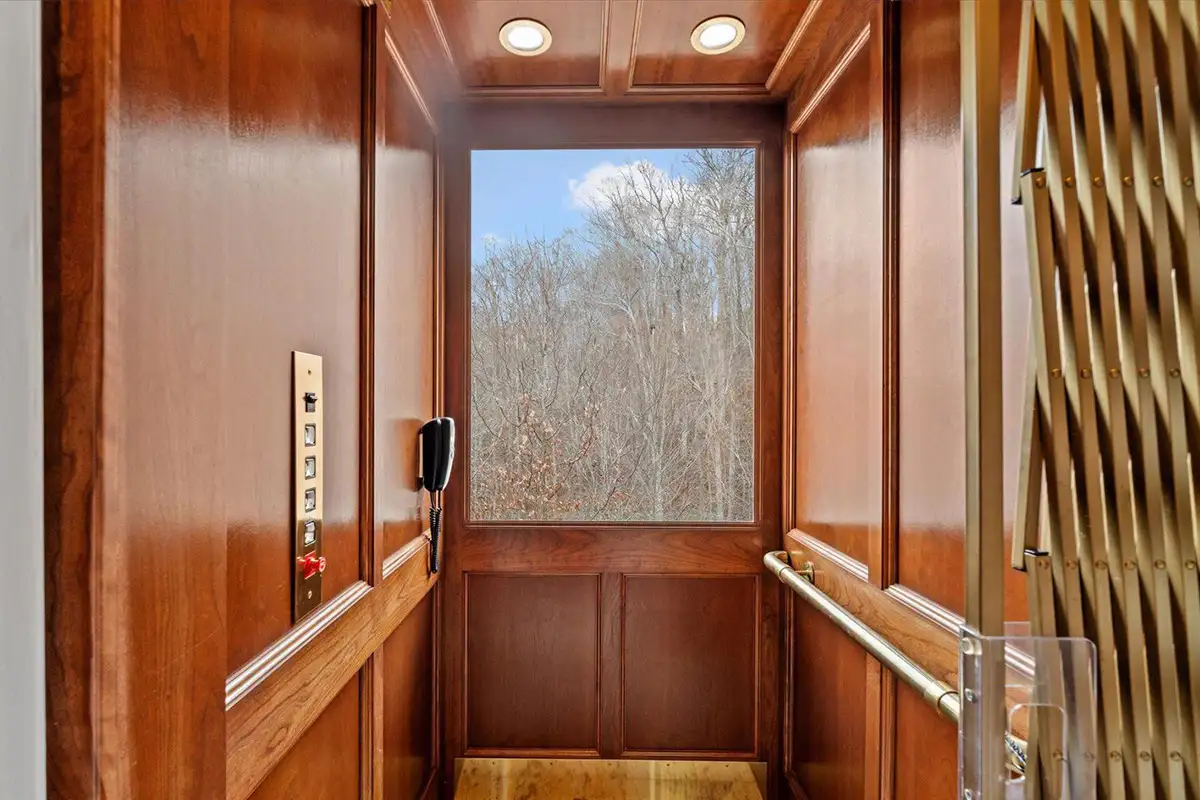 In-house elevator of 10036 Lake Occoquan Dr