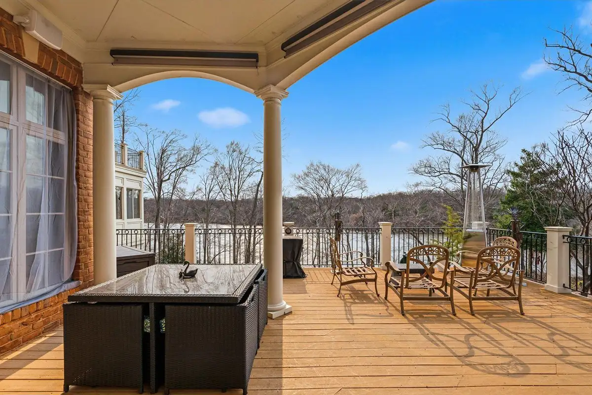 Deck with outdoor seating of 10036 Lake Occoquan Dr