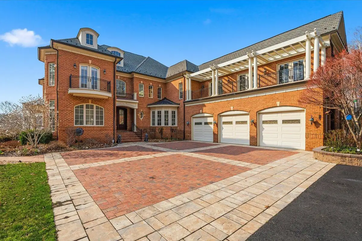 Front door and garage of 10036 Lake Occoquan Dr