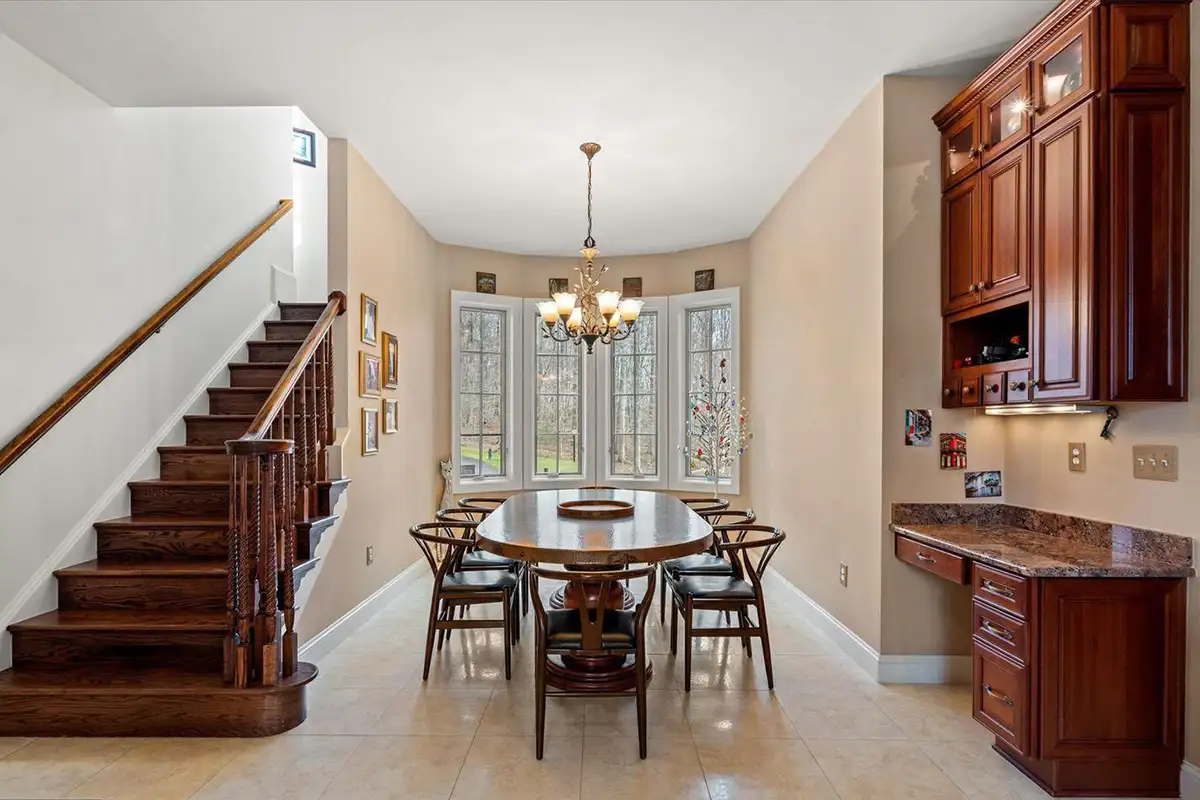 Breakfast nook of 10036 Lake Occoquan Dr