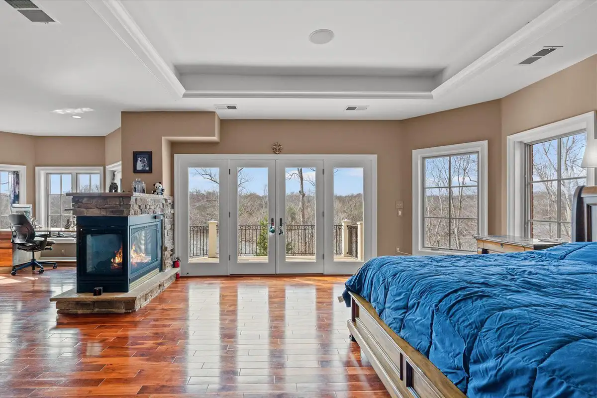 Master bedroom with fireplace of 10036 Lake Occoquan Dr