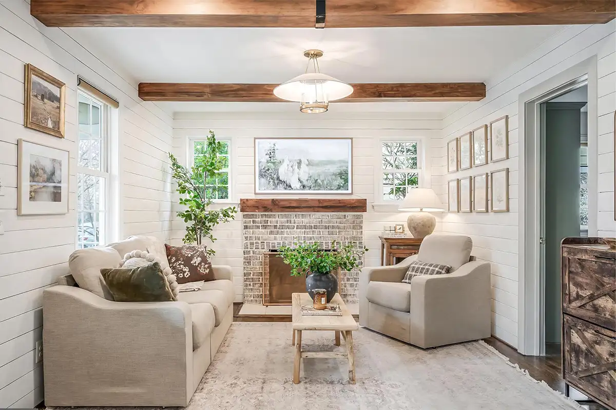 Living room of 5723 4th St