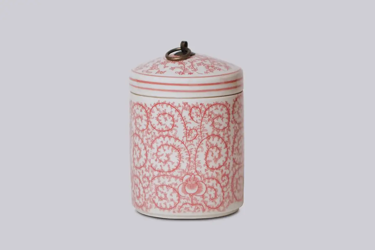 Red and white porcelain scrolling peony jar