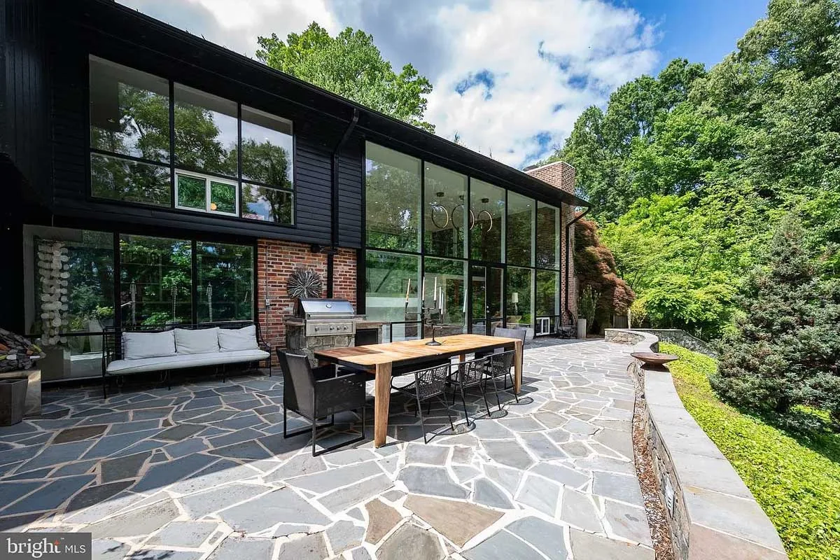 patio with dining table and entertaining space