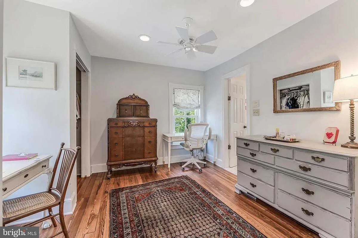 seating area in bedroom with dressers