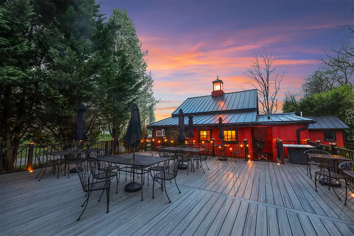 outdoor entertaining area at Firefly Cellars in Loudoun County