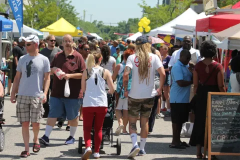 People walking around and explore the Taste of Woodbridge Festival