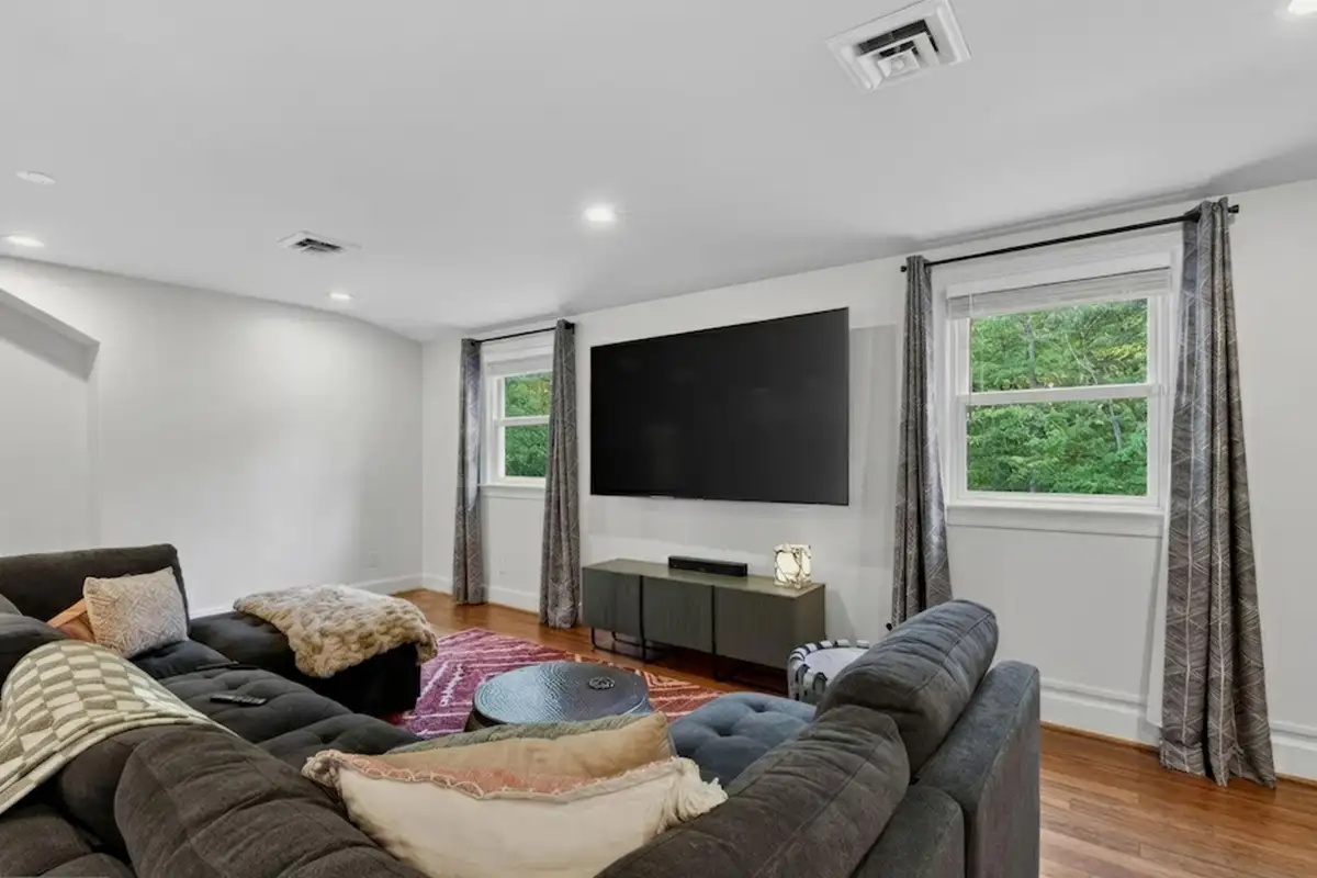 Living/office space of 3204 Mountain Rd
