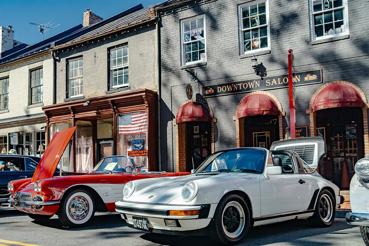 Cars outside Downtown Saloon in Leesburg
