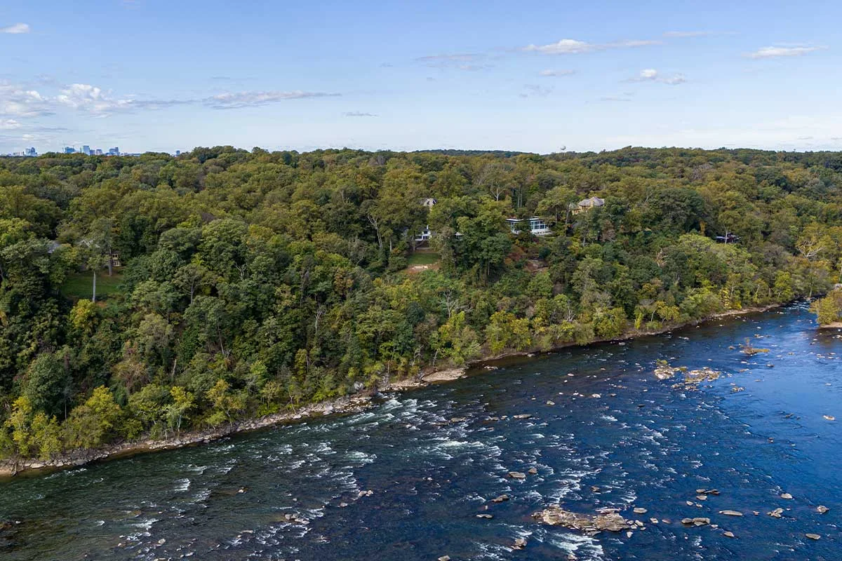 aerial shot of 1173 crest ln., mclean with views of Potomac River