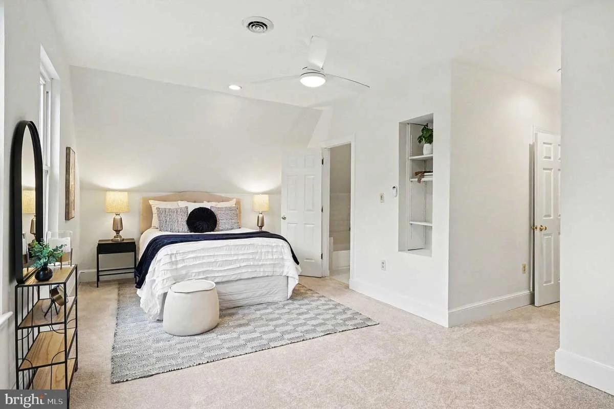 primary bedroom with carpeted floors and vaulted ceiling