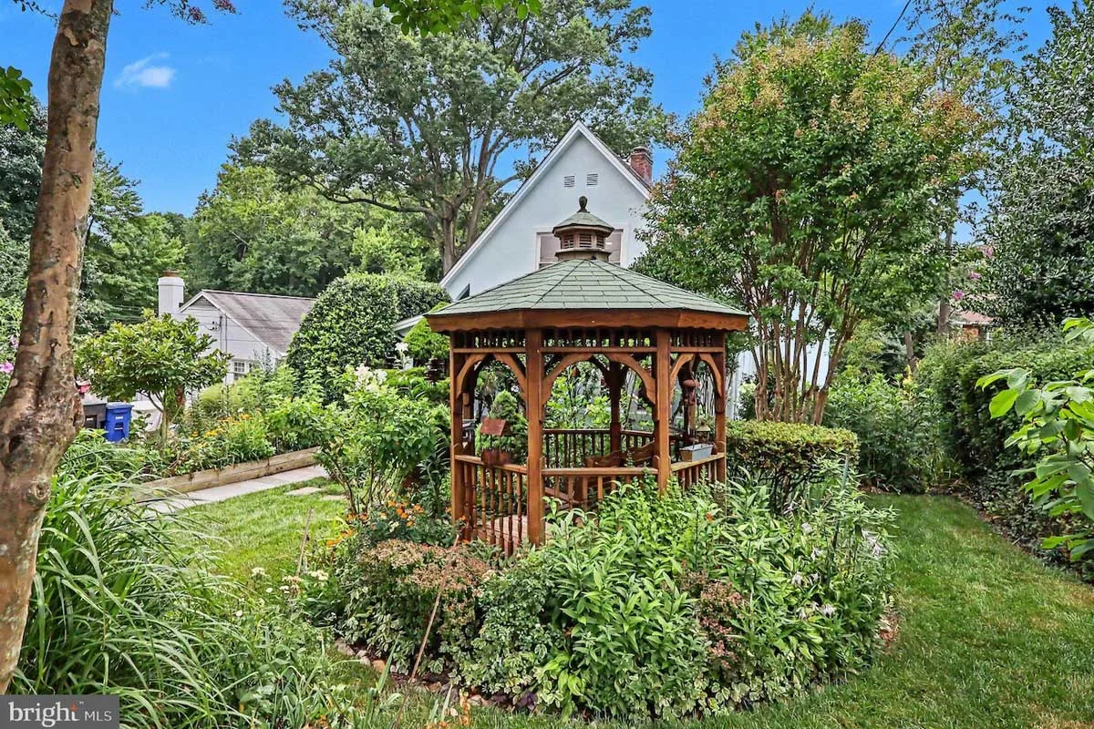 Gazebo surrounded by plants and landscaping outside of 1406 N. Nicholas St.