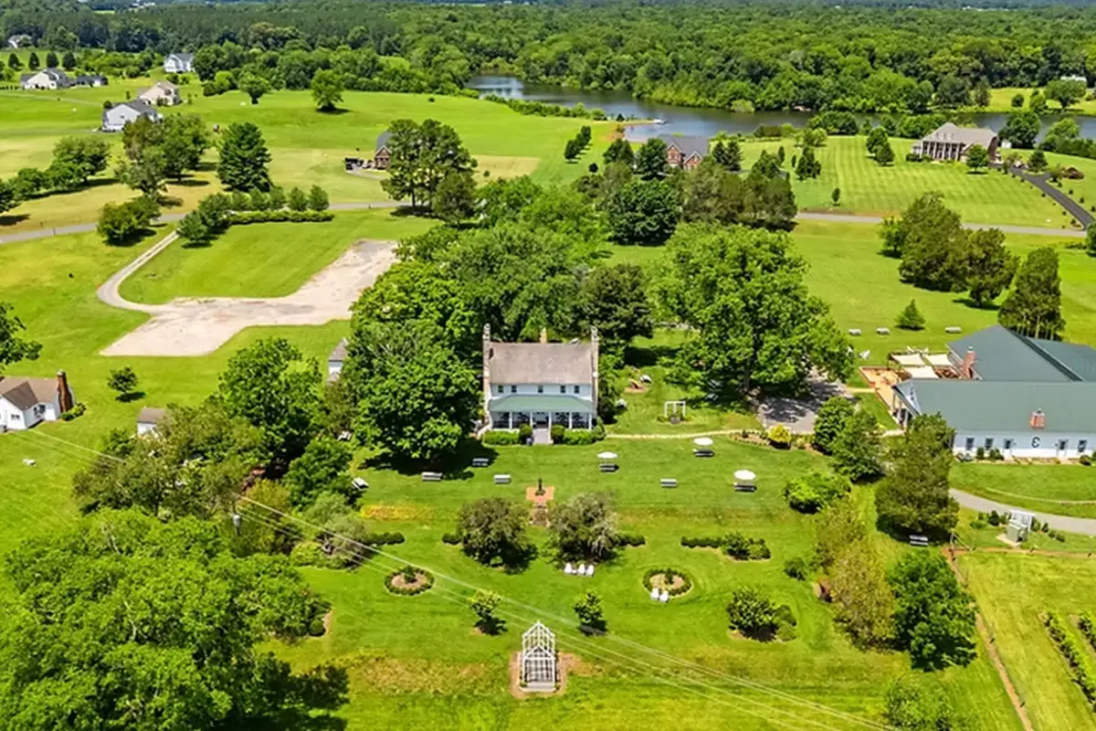 Effingham Manor and Winery 