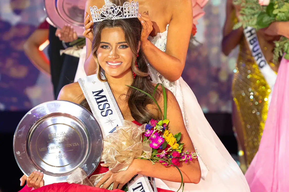 Madyson Blizzard being crowned Miss Virginia Teen USA 2026