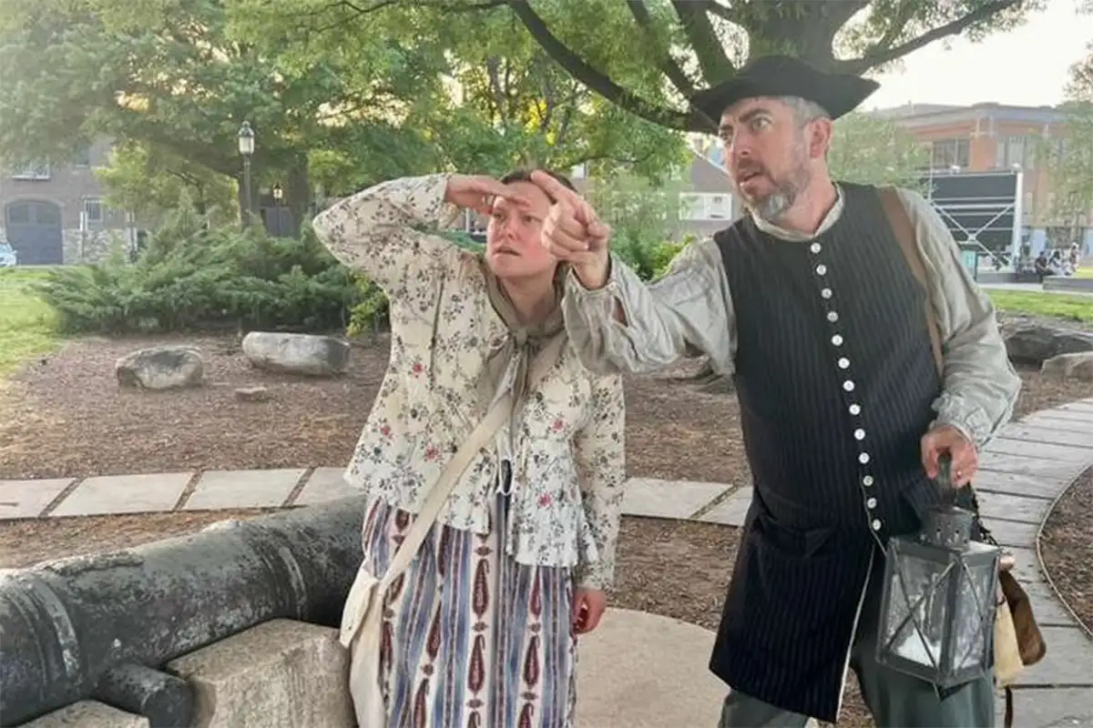 Alexandria Colonial Tours guides dressed up in colonial attire